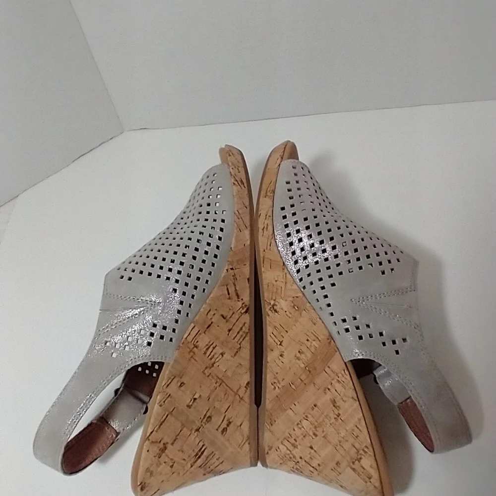 Rockport Briah Perforated Slingback Wedge, Silver Metallic Leather,‎ Size 8.5